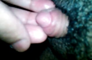 XXX سبزه, هیجان زده در خودش را روی سریال داستانی سکسی لبه پنجره.