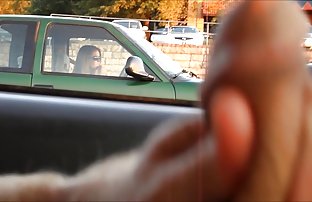 XXX شخص سکس در سریال ساده و معصوم در جوراب ساق بلند شاشیدن در یک فنجان آن ریخته خود را با ادرار و ساله