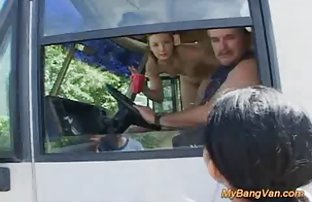 XXX قدیمی, مرد سریال شهوانی سواري, انگشت, آلت تناسلی خود را.