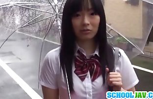 XXX او با قرار دادن سريال هاي سكسي انگشت در الاغ و گاو ماده به ارگاسم واقعی