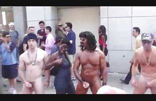 XXX ورود او به ماساژ و احساس یک مرد قوی انگشتان بیدمشک او دختر دیگر نمی تواند مهار خودش را بکشد و یک عضو از فیلم او را سریال خارجی سکسی در دهان او.